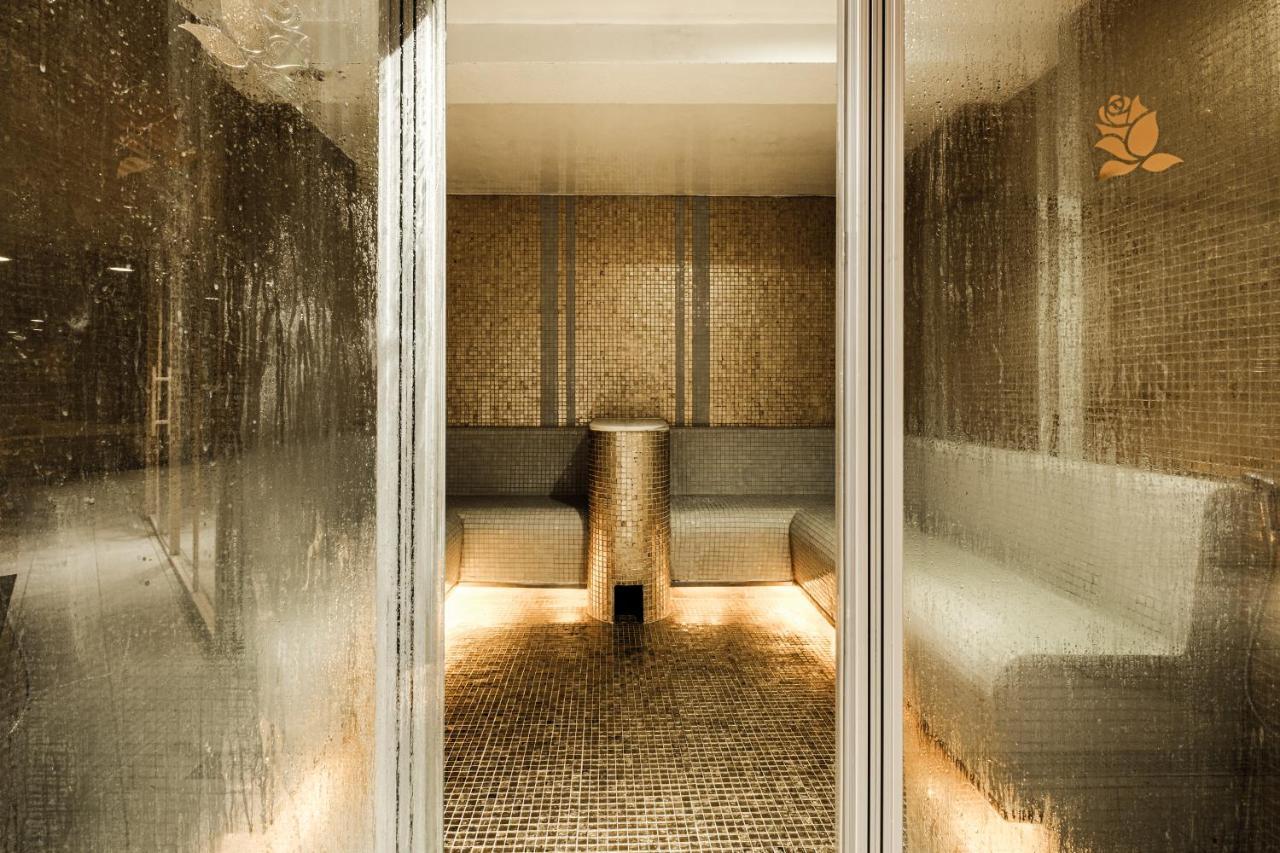 Twin Suite with Two Twin Beds, Sofa Bed and Pool Access