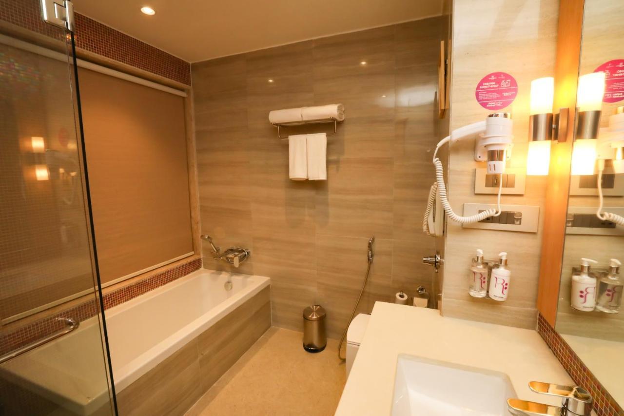 Executive Suite With Bathtubs Enjoy Happy Hour 1+1 mocktail IMFL timing 4-7 pm