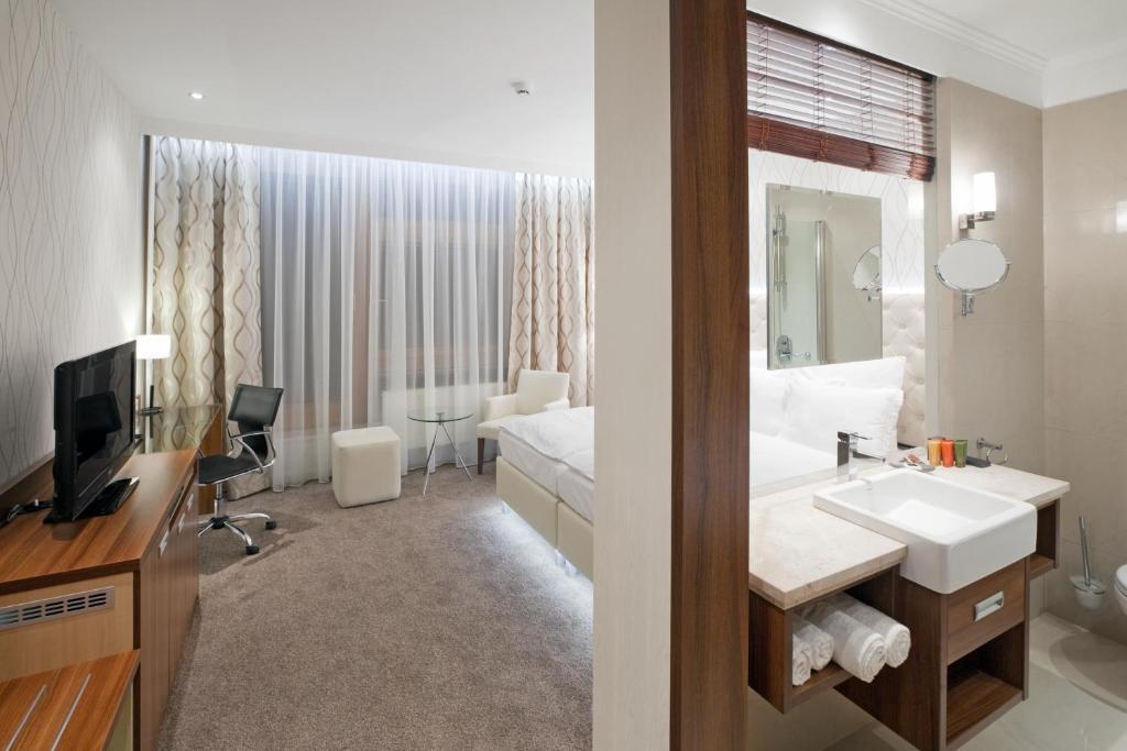 Deluxe Double room with Spa Bath and Terrace