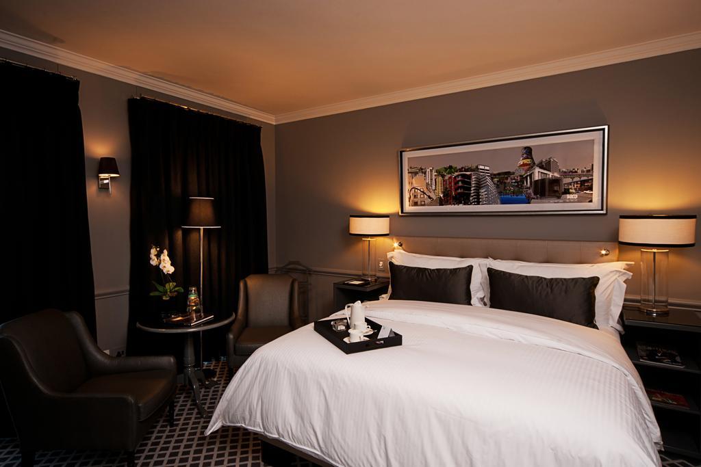 Deluxe Room King Bed
