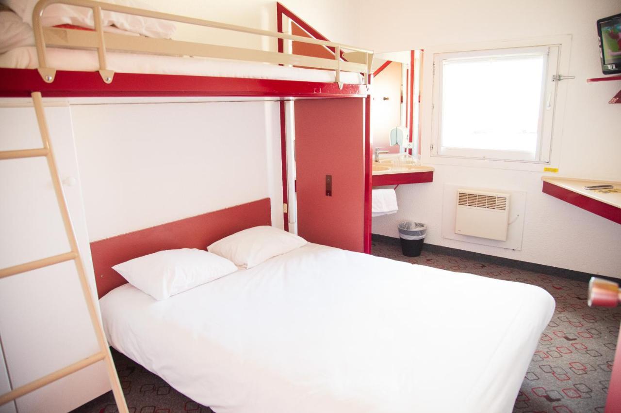 Triple Room with Double Bed and Shared Bathroom