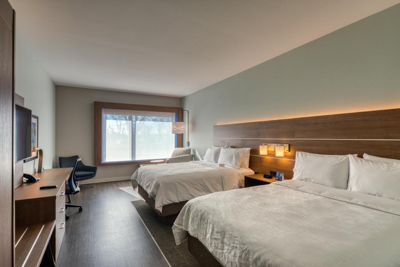 Standard Room with Two Queen Beds