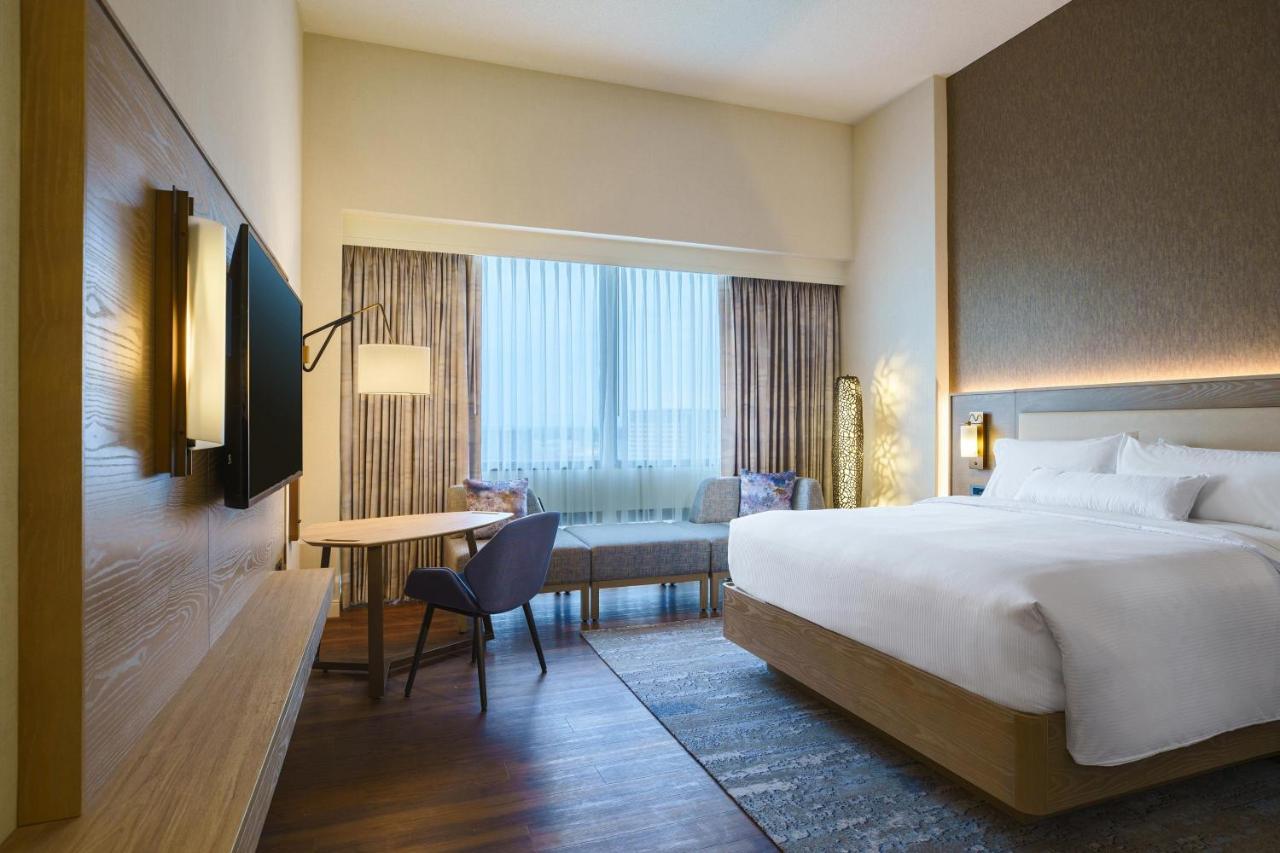 1 King Bed High Floor