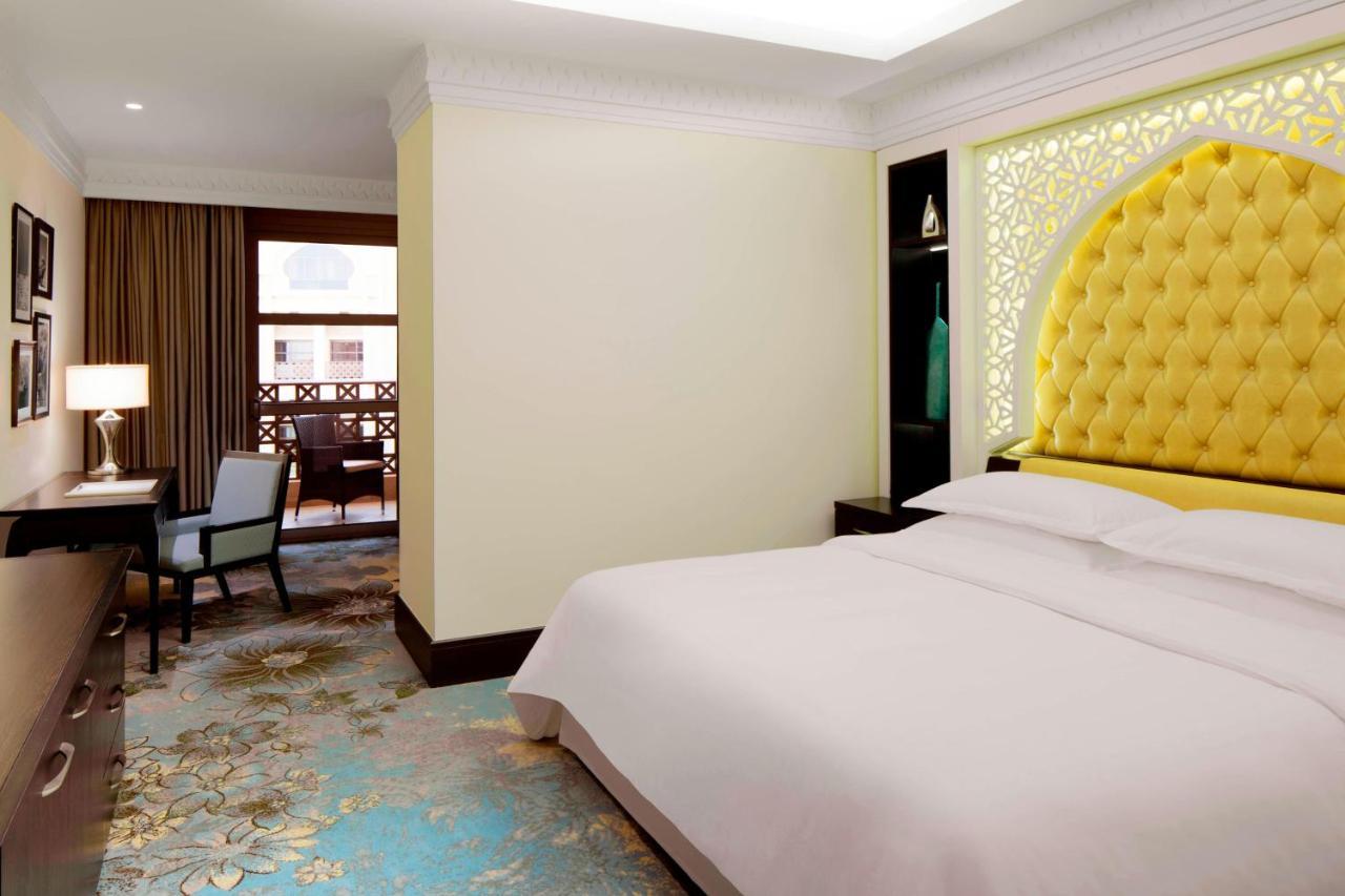 Sheraton Club King with Pool View and Lounge access