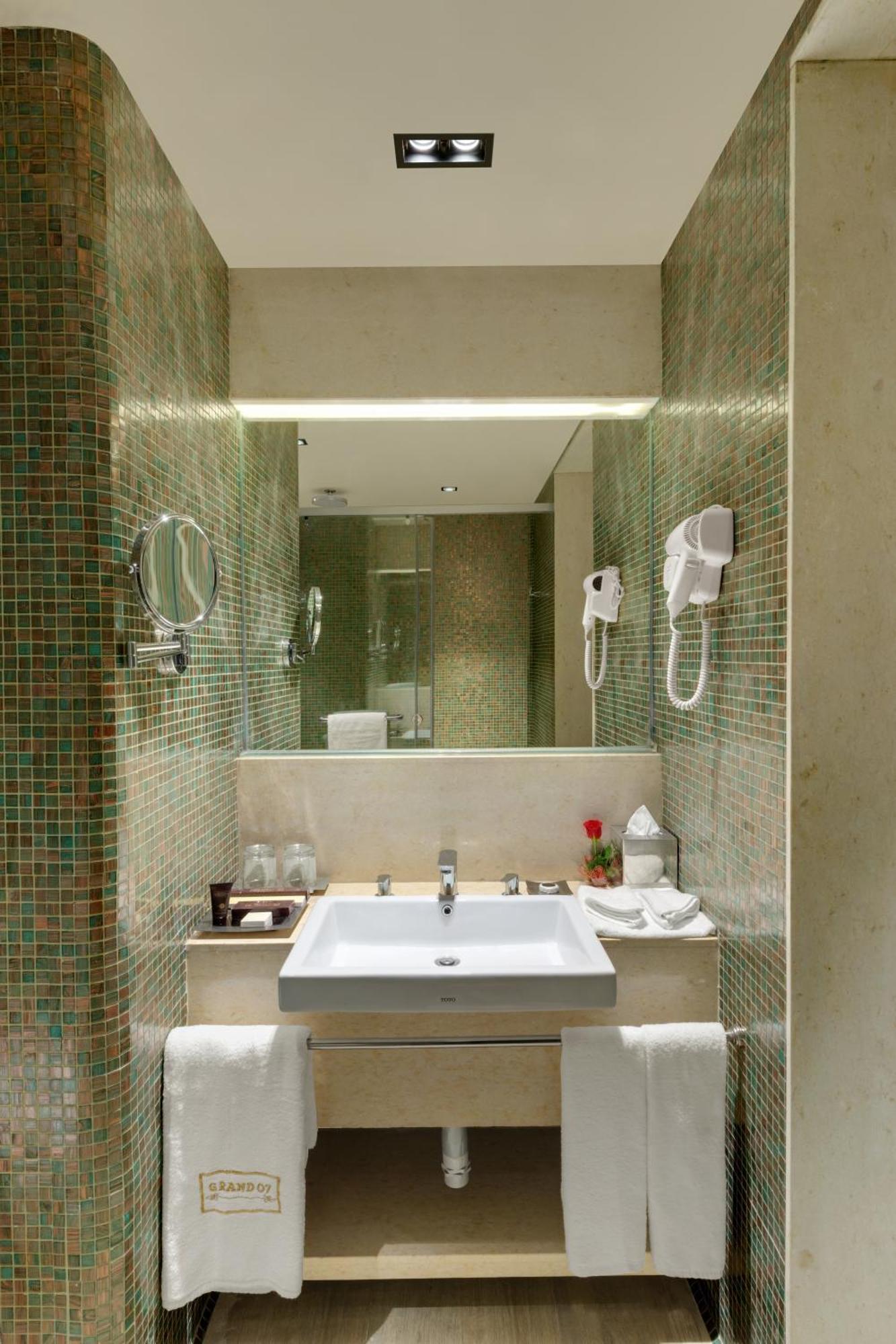 Deluxe Room with One Twin Bed - City or Garden View - Non-Smoking - 15% Discount on Food & Beverages, 20% Discount on SPA, Comp Early Check-in / Late Check-out upto 2 hours (Subject to availability) - Comp upgrade (Subject to availability)