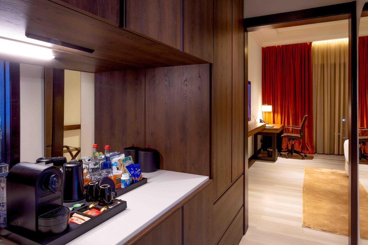 Deluxe Queen Suite