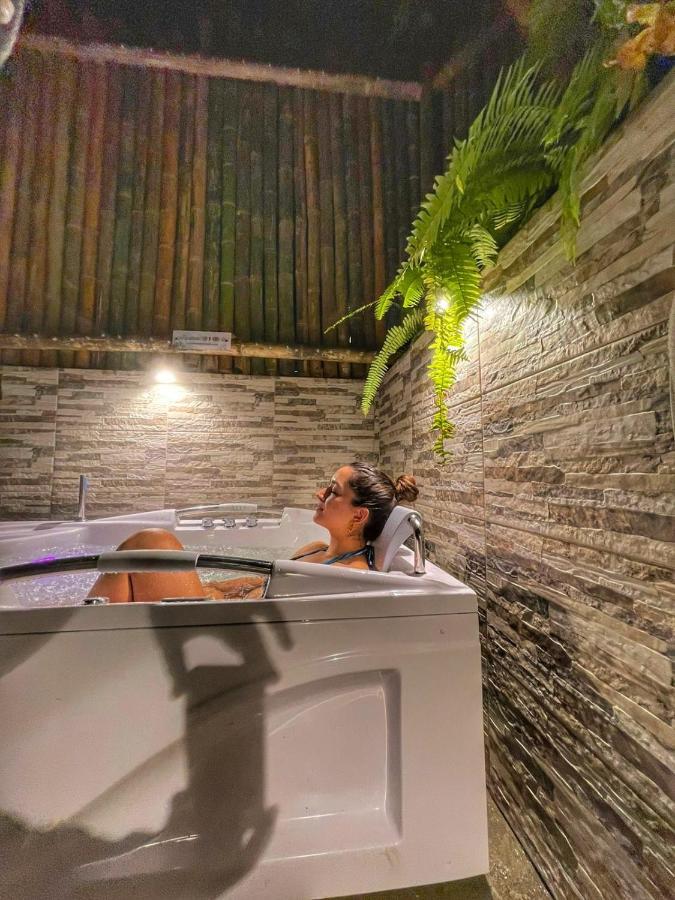 Queen Suite with Spa Bath