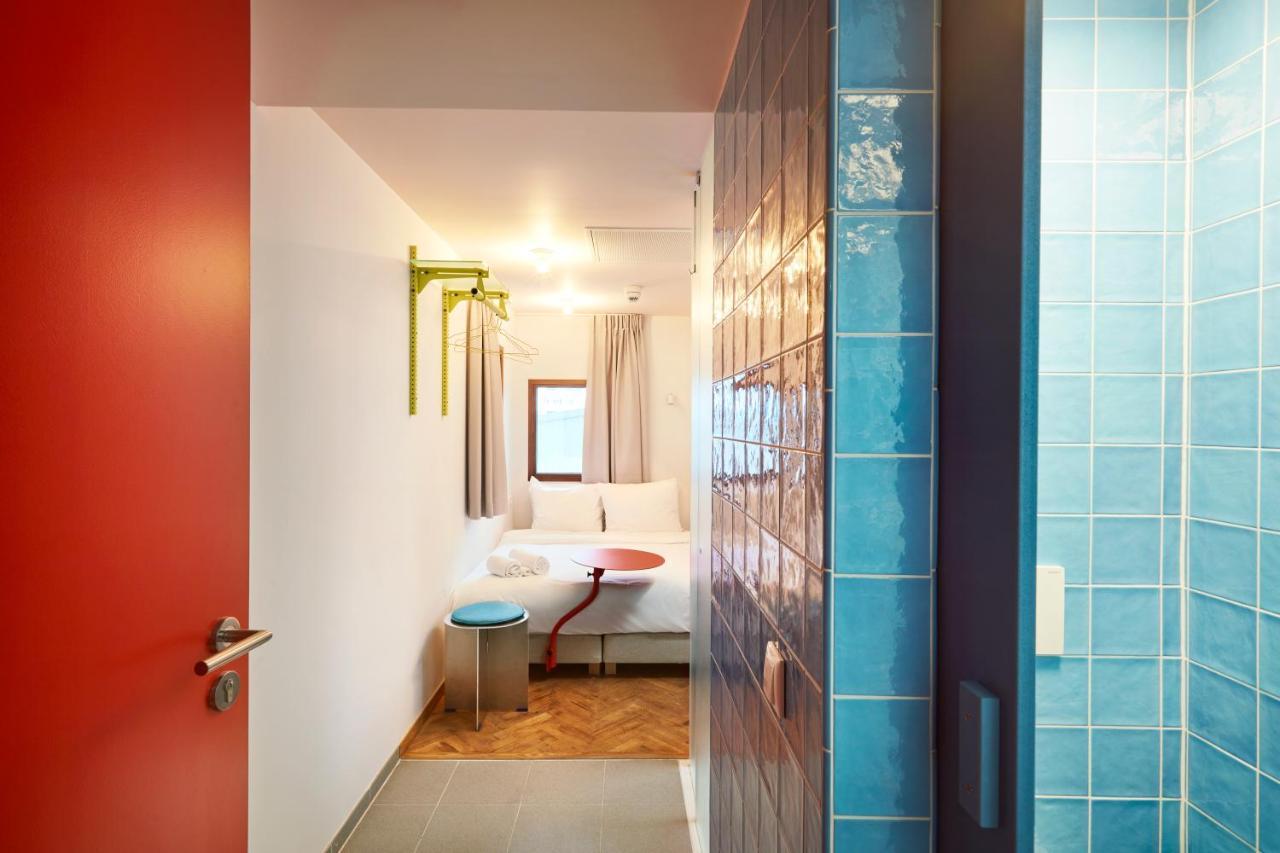Vertical Swimming Pool