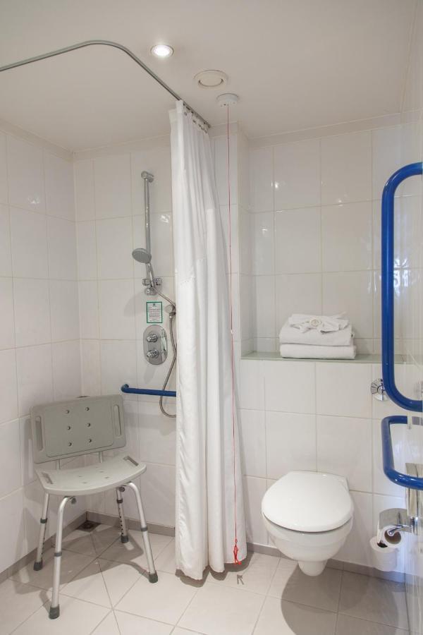 Standard Queen Room - Accessible