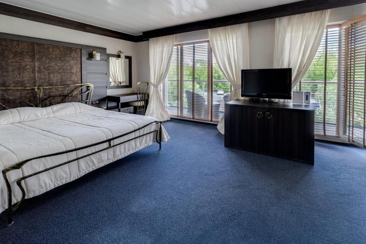 Deluxe Double Room with Park View