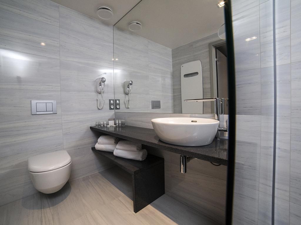 Deluxe Double or Twin Room with Lake View