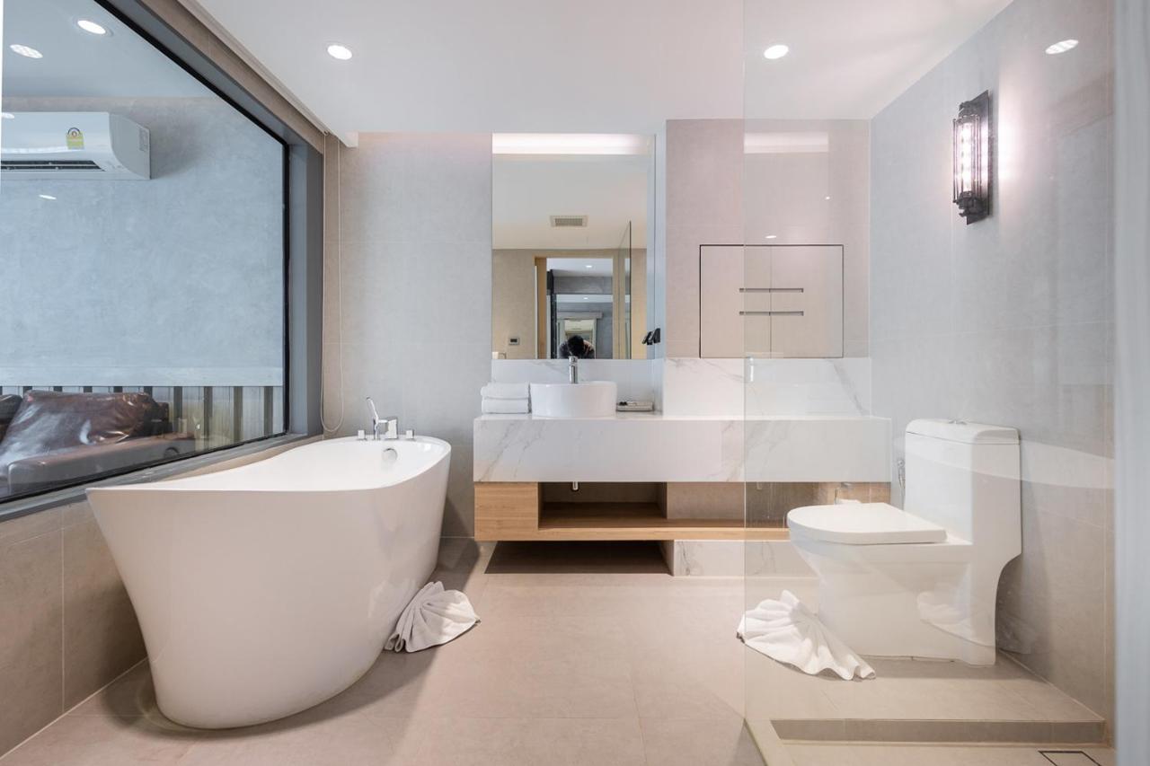 Deluxe Suite with Spa Bath
