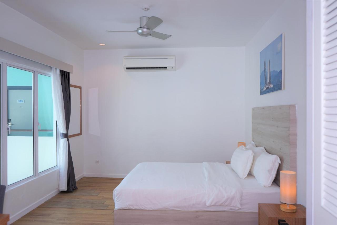 Courtyard Queen Room - Non-Smoking