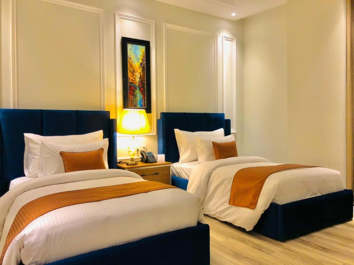 Executive Twin Room with City View - Non-Smoking