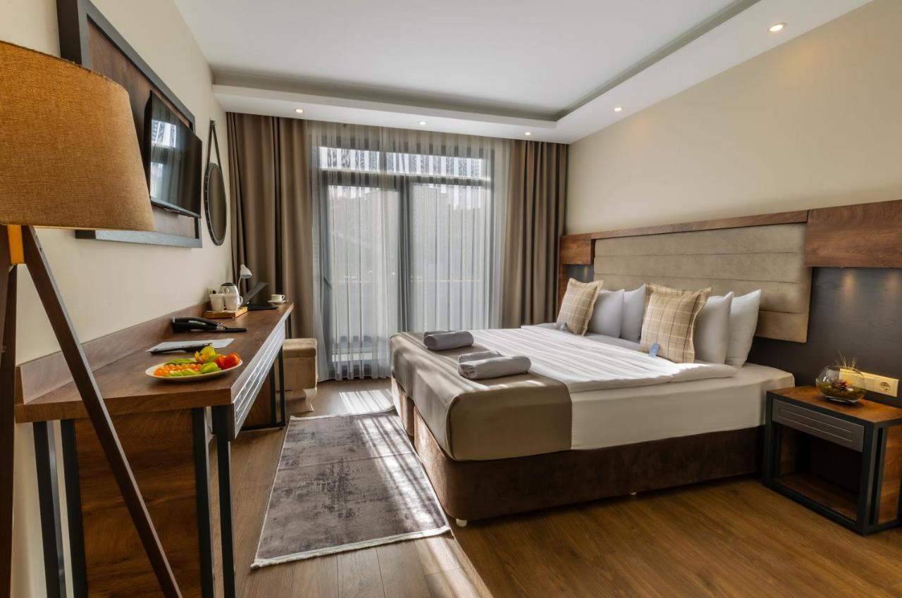 Deluxe Double or Twin Room with City View