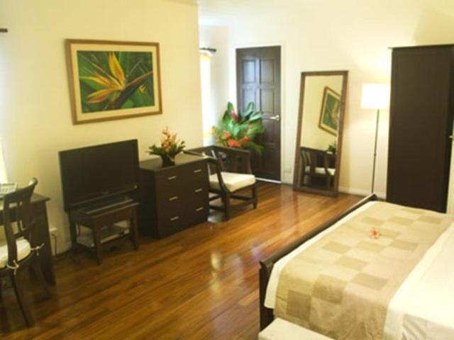 Deluxe Queen Room