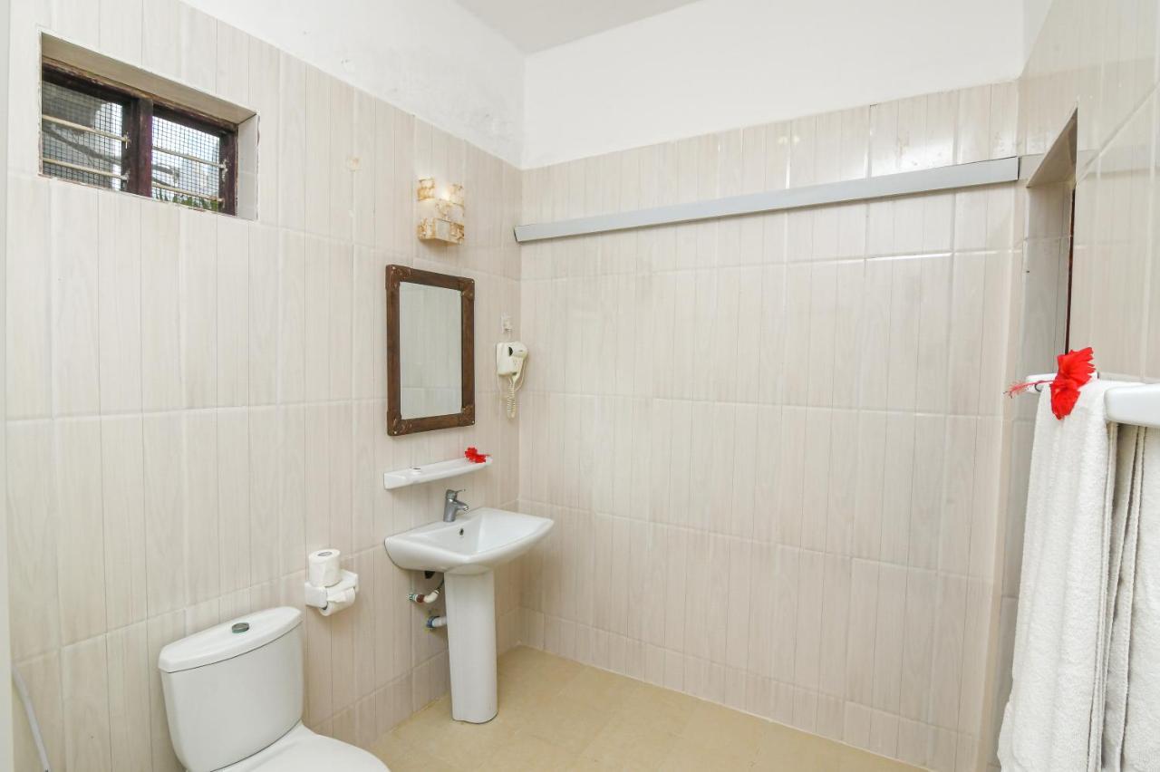 Double Room with Pool View and Partial Sea View