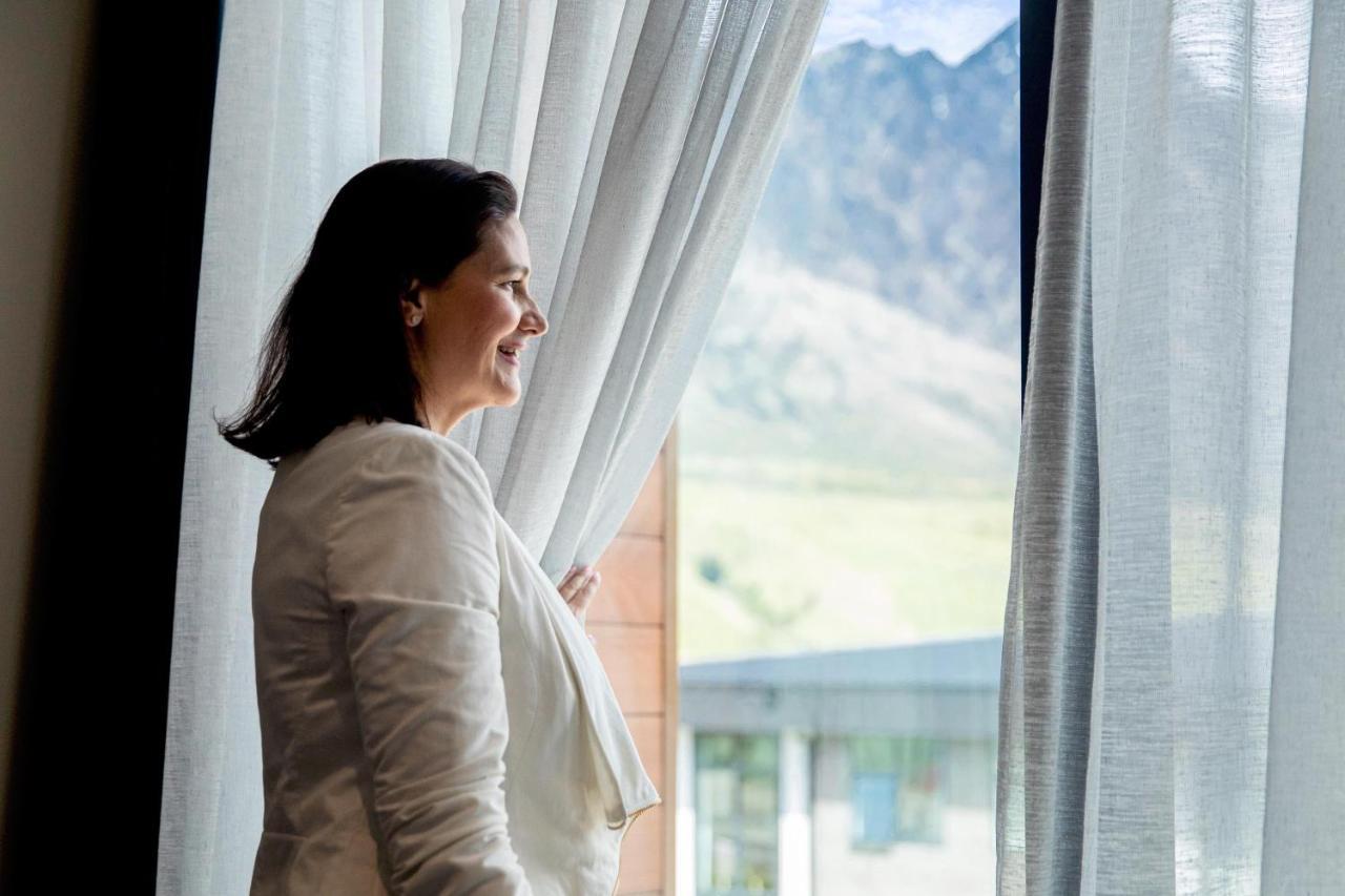 California King Suite with Mountain View