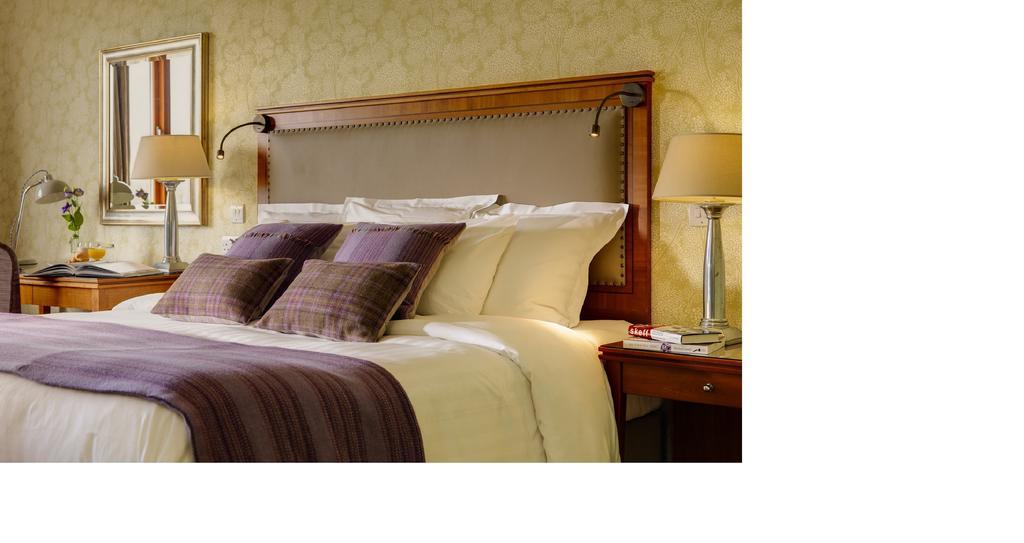 Deluxe Family Room (2 Adults + 2 Children)
