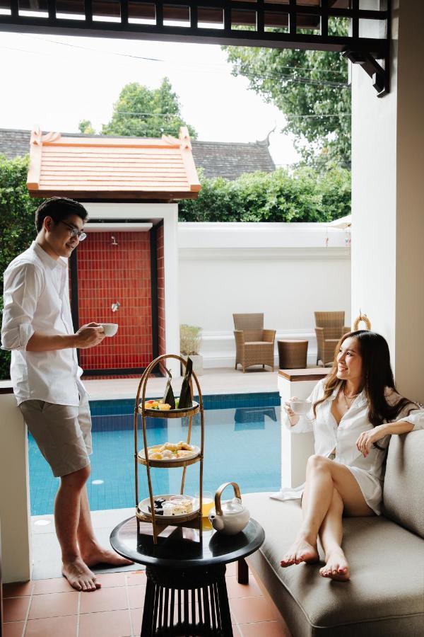 Luxury Room, 1 King Pool Access - Non Smoking