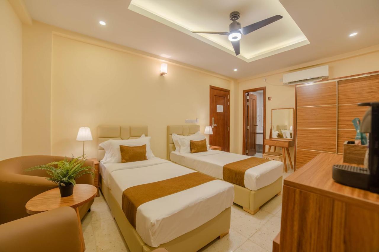 Deluxe King Room with Partial Sea View & Balcony (Free Return Airport Transfer)