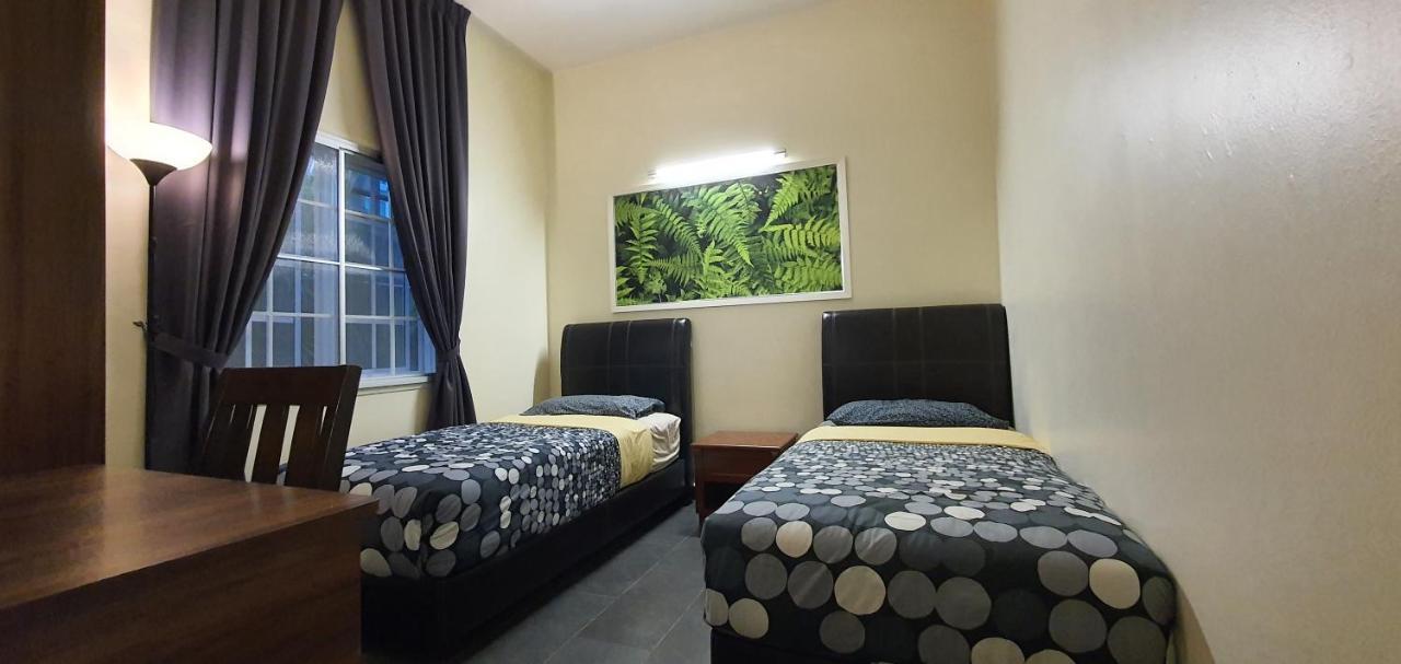 Standard Twin Room with Shared Bathroom