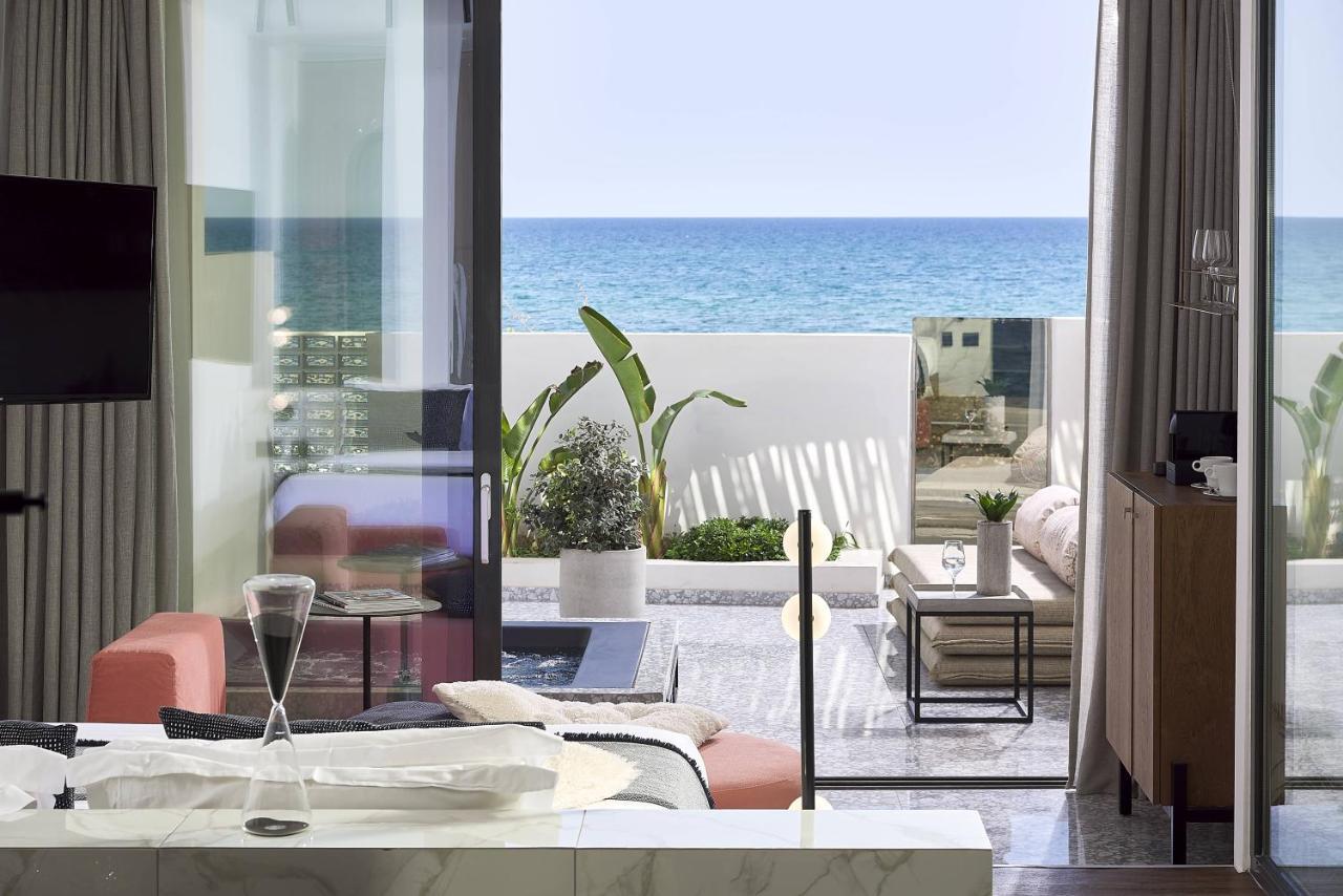 Deluxe Suite with Outdoor Jacuzzi -Sea View