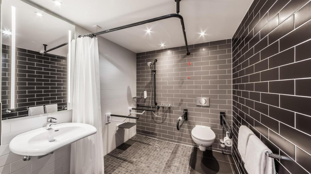 Standard Queen Room - Accessible