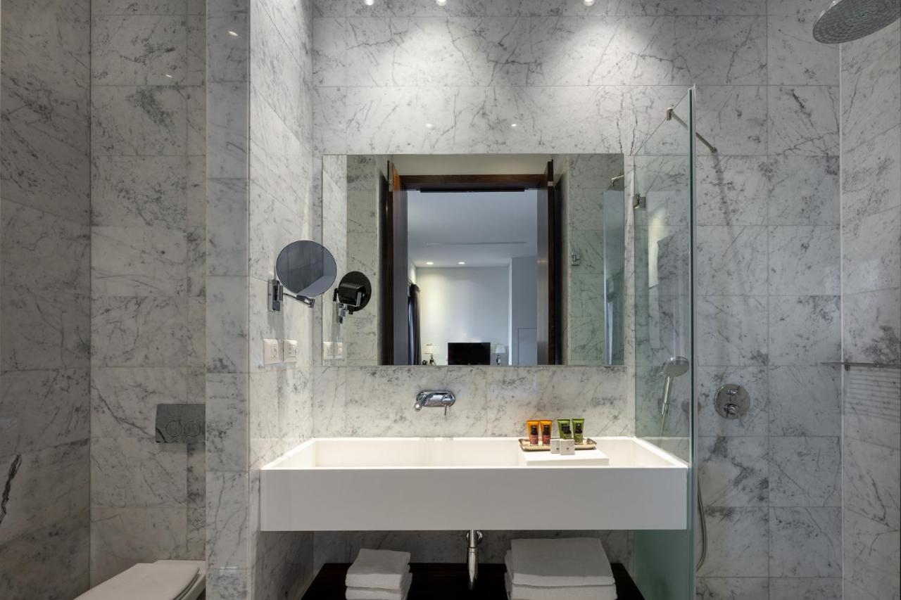 Executive King Suite with Spa Bath - Non-smoking