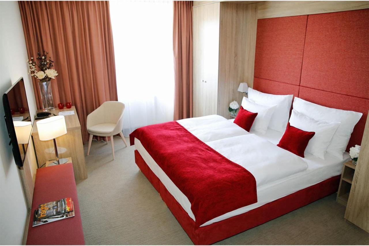 Deluxe room with swimming pool and GYM included