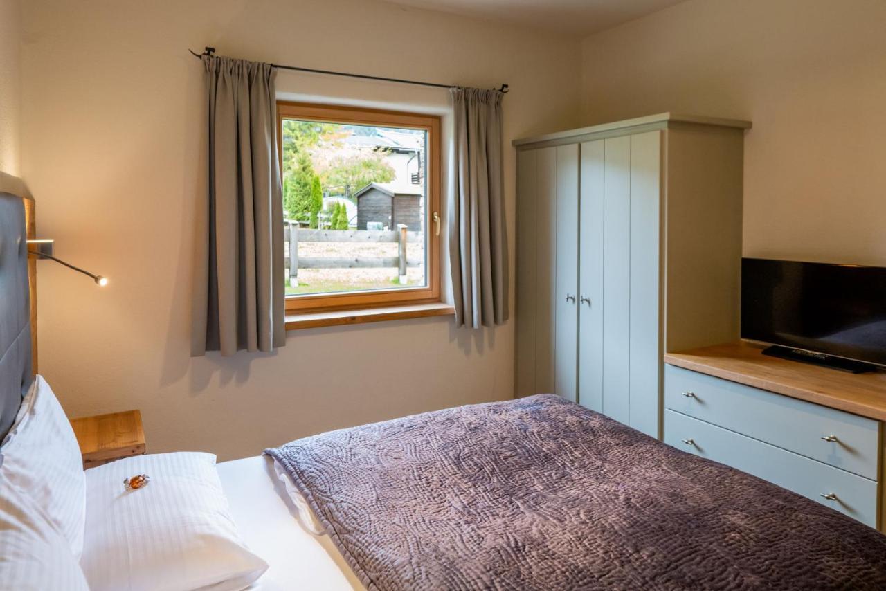 Deluxe Three-Bedroom Apartment
