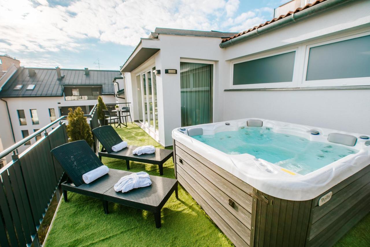 Deluxe Suite with Spa Bath