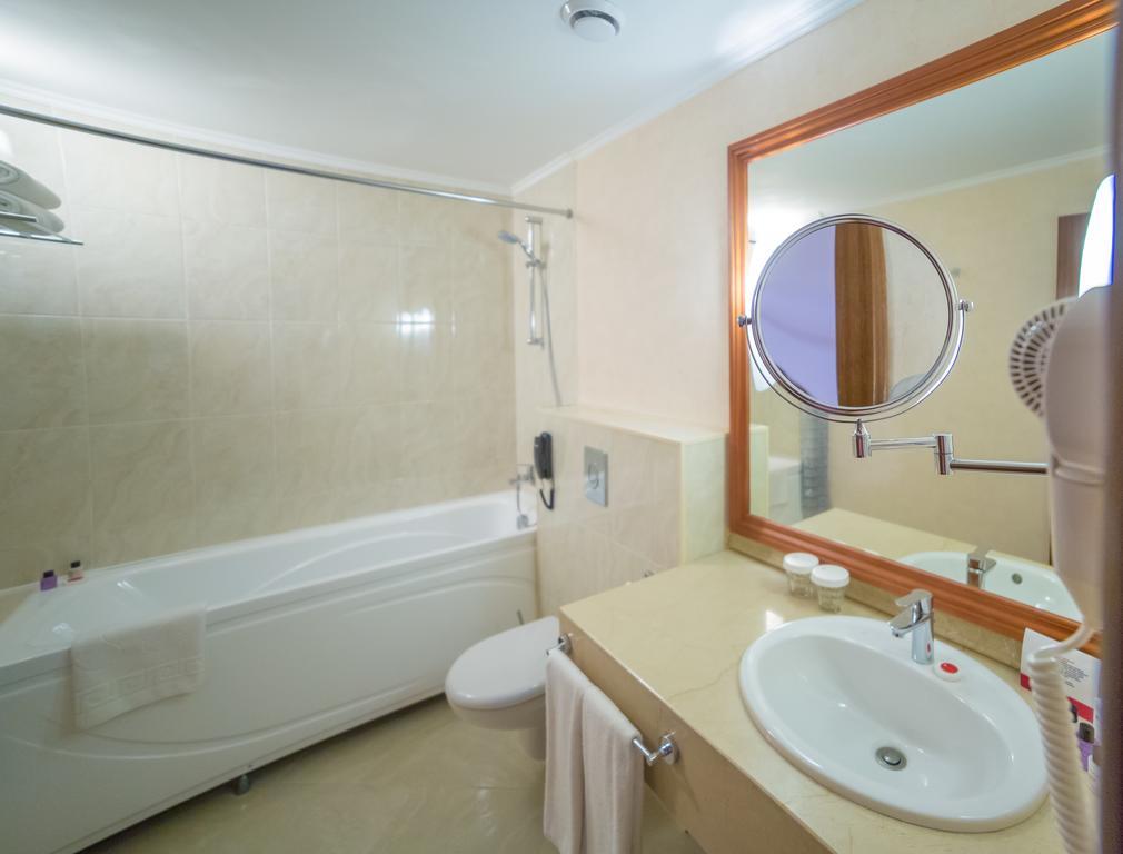 Superior Twin Room with City View - Non-Smoking