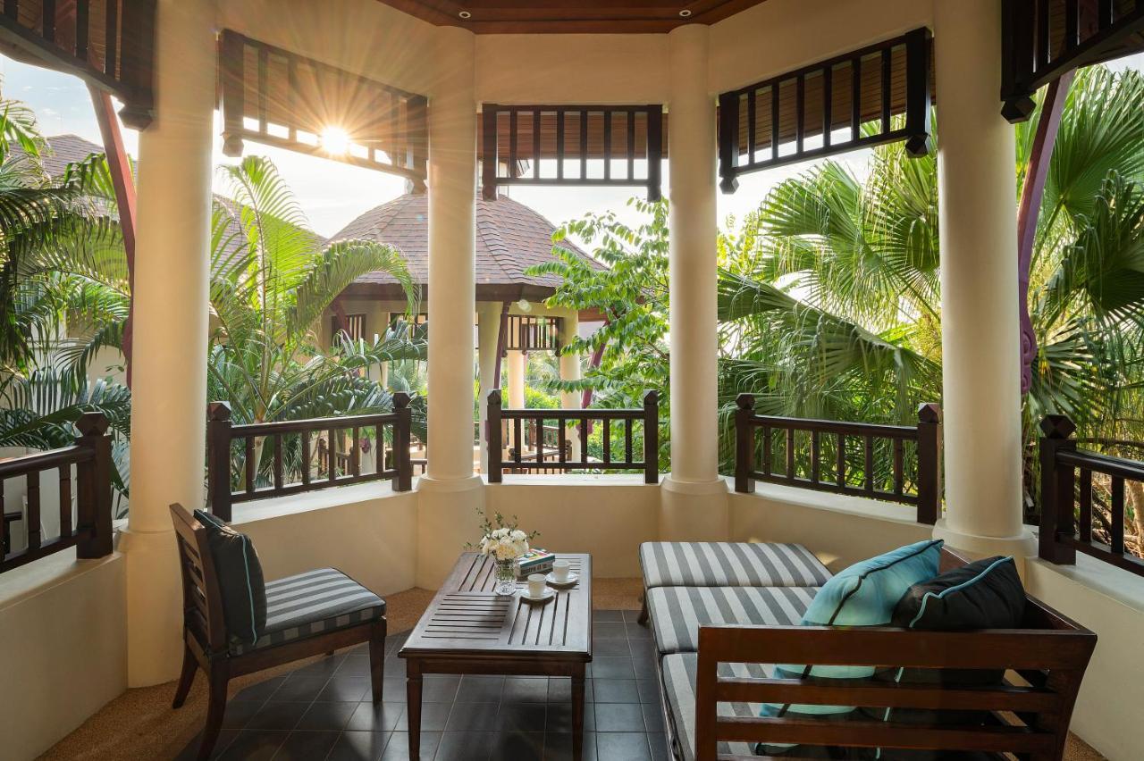 Junior Queen Suite with Garden View - Club Lounge Access