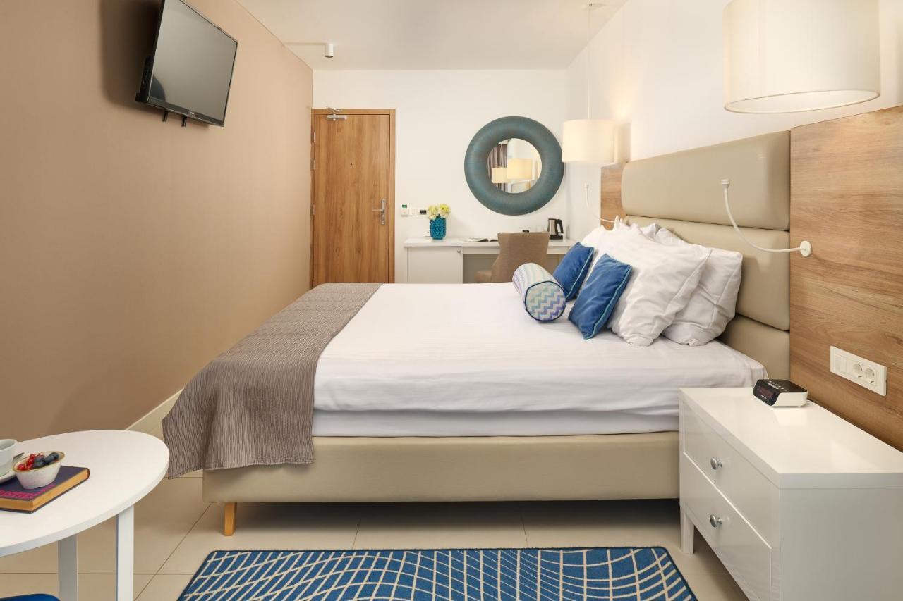 Superior Double Room with Balcony and Sea View