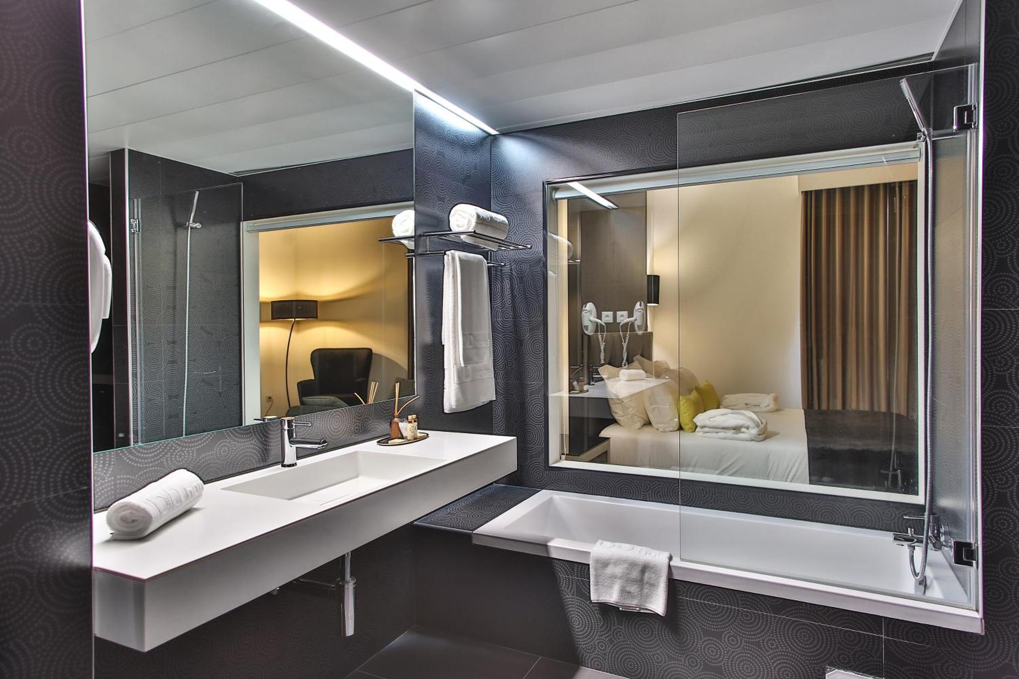 Suite (2 Adults + 2 Children)