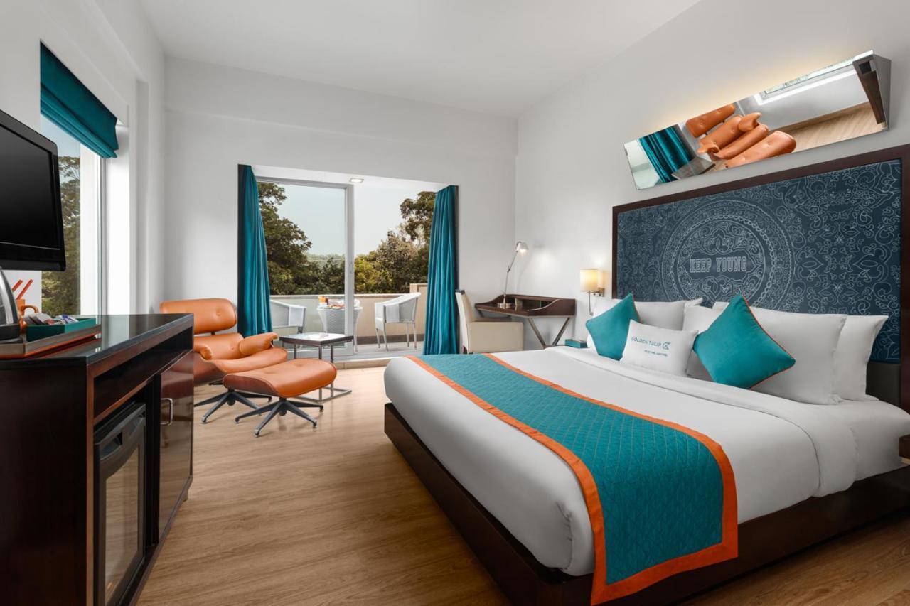 Premium Room with Balcony & with Happy Hours-1+1 offer on Alcoholic Beverages, 15% Off on Laundry service, Complimentary In-Room Refreshments featuring Cookie Platter , 15% off on Food & Beverage services