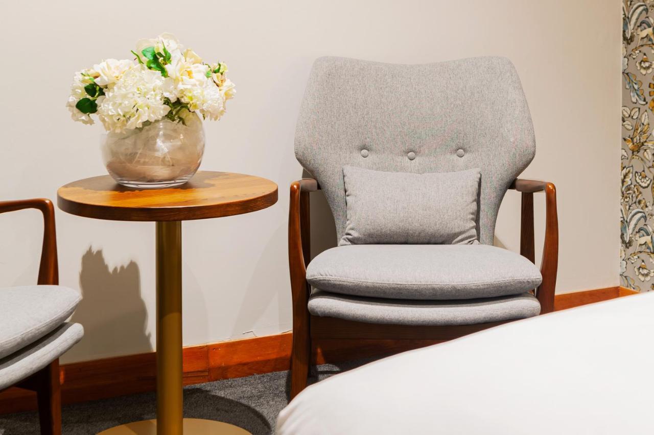 Standard Queen Room