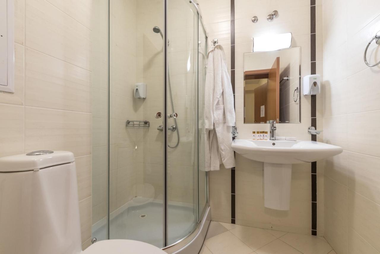 Studio Twin Bed - Ground Floor