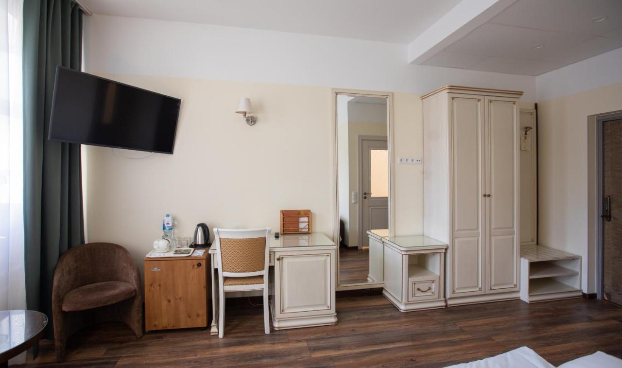 Family Room (2 Adults + 2 Children)