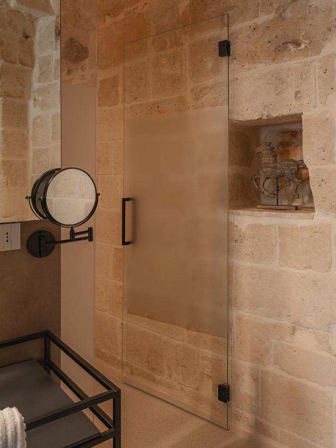 Suite - Cave