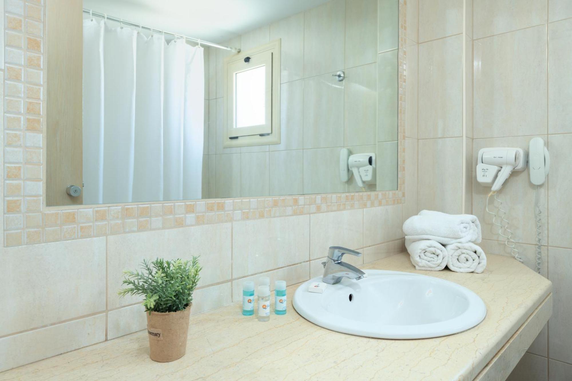 Triple Room with Garden View