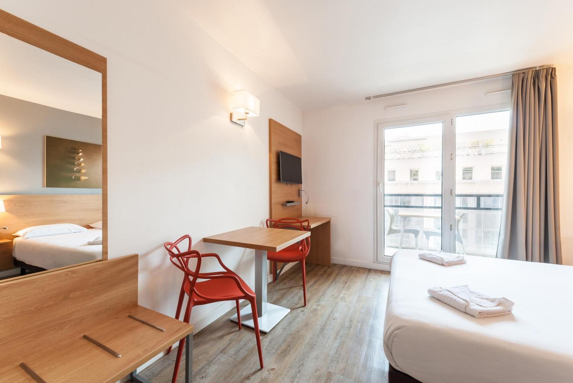 Studio - 1 to 2 people