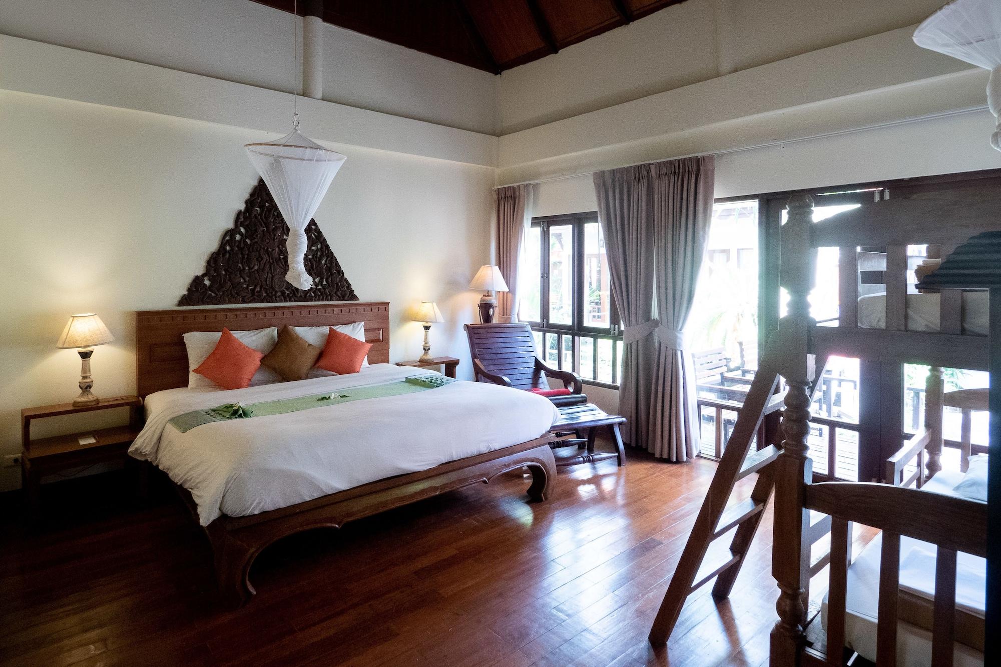 Family Villa Double Room and Bunk Bed with Garden View