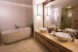 Deluxe Pool View Twin Room