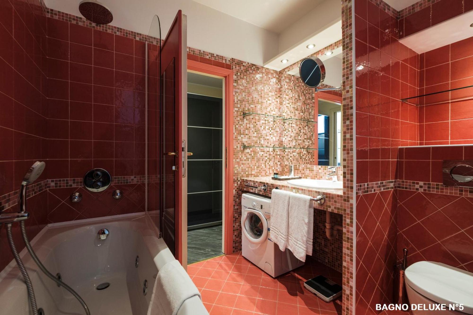 Deluxe One-Bedroom Apartment (4 Adults)