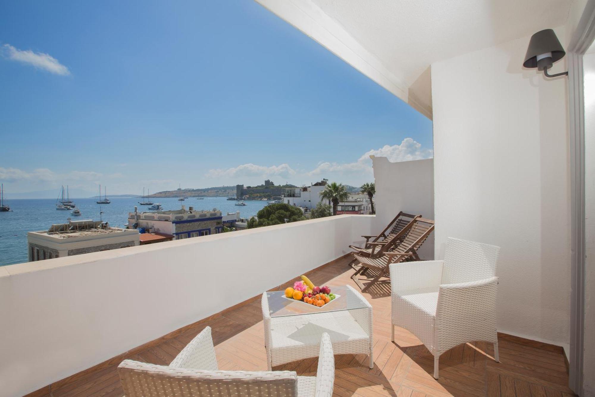 Executive Suite with Sea View & Terrace