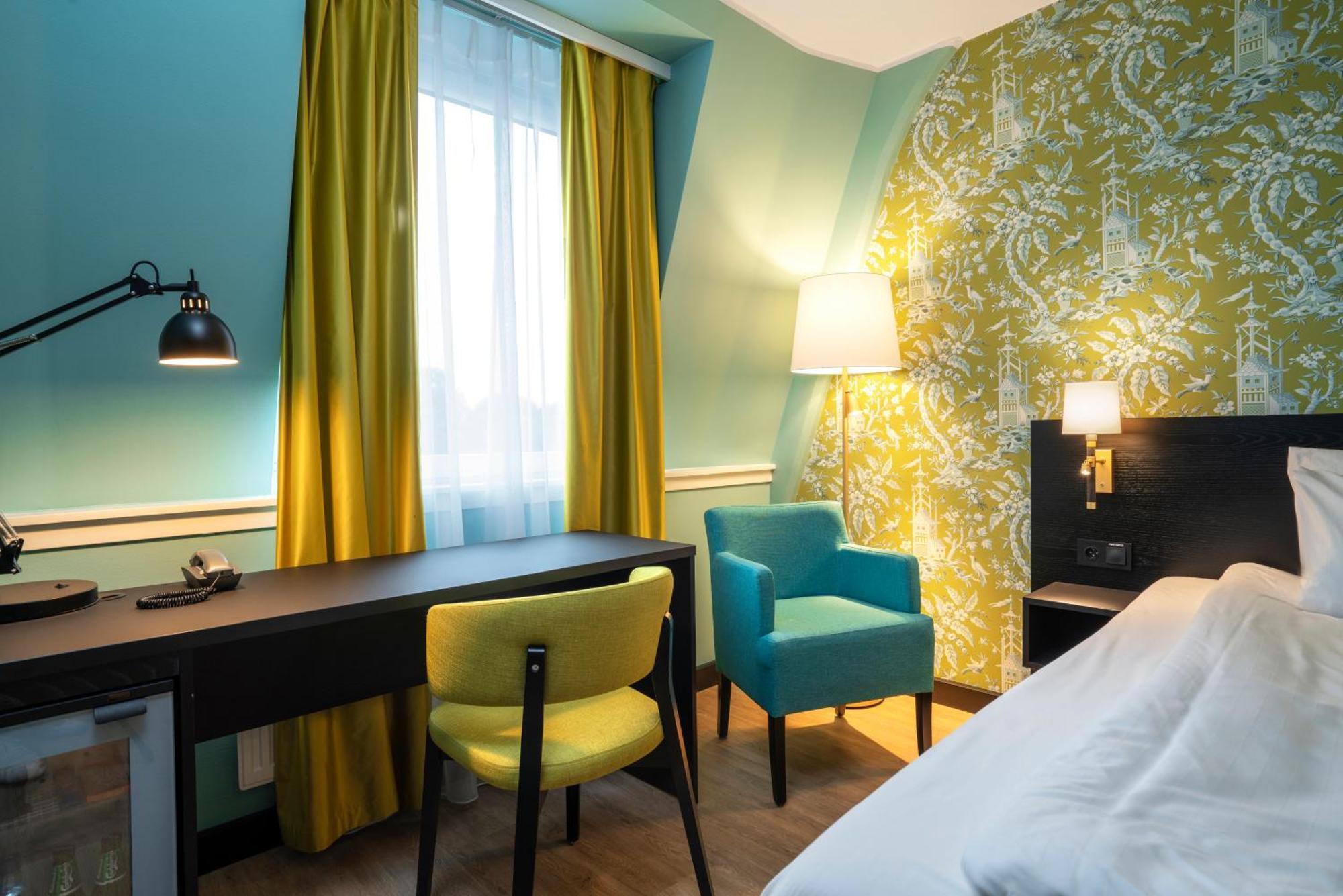 Standard Queen Room