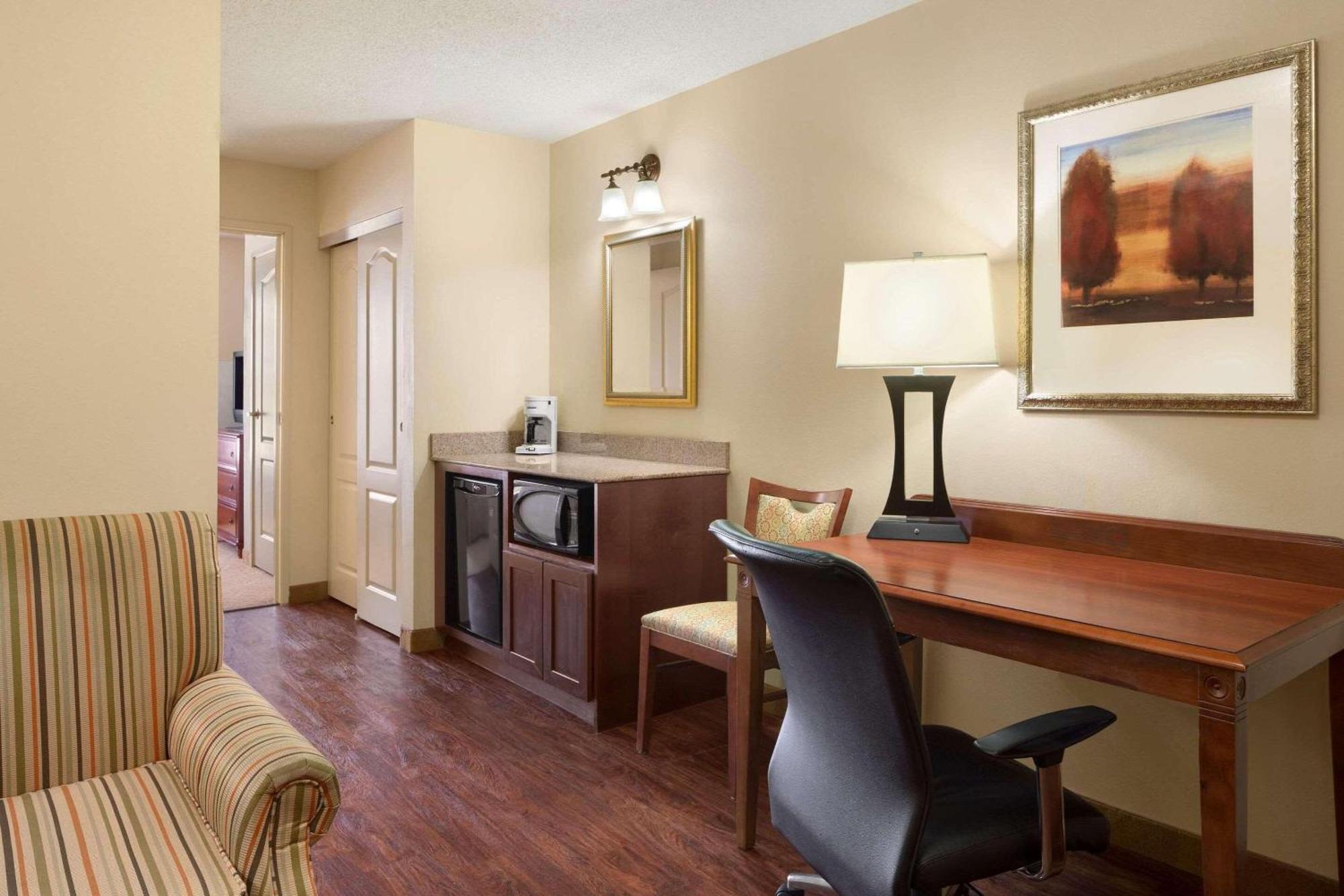 One-Bedroom King Suite