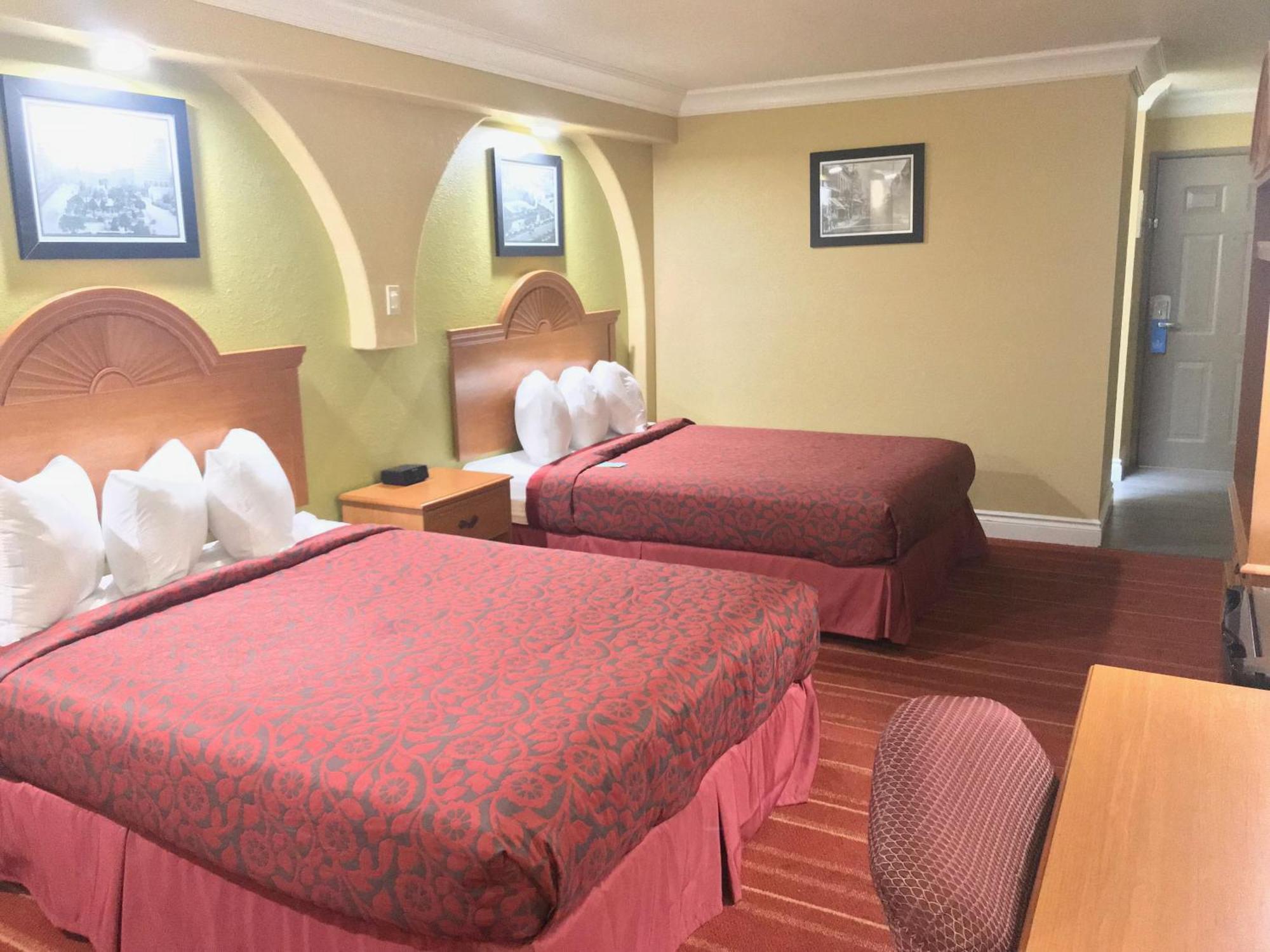 NQQ1 Queen Room with Two Queen Beds - Non-Smoking